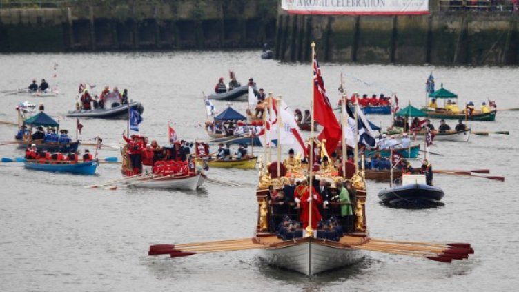 Шествие от 1 000 кораба тръгна по Темза в чест на юбилея на Елизабет ІІ. Снимка: Reuters