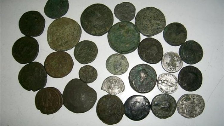 Заловените монети. Снимка: Агенция "Митници"
