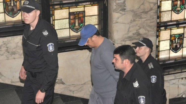 Гарев пристига в съдебната зала. Снимка: Булфото