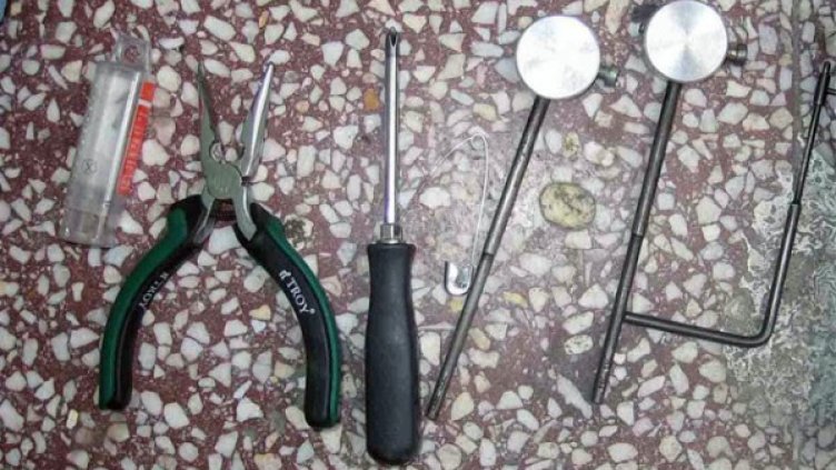 Част от иззетите инструменти. Снимка: МВР