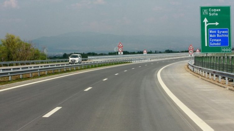 Системата ще може да включва, изключва и регулира мощността на осветителните тела. Снимка: архив, Булфото