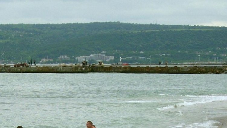 Бързата намеса на спасителите е спасила живота на детето. Снимка: Булфото