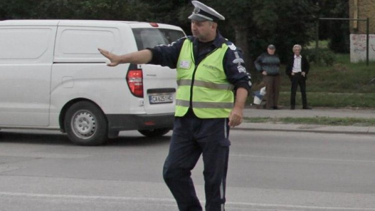 Водачът казал, че пил само чаша вино, но дрегерът отчел 2,59 промила. Снимка: архив, Булфото