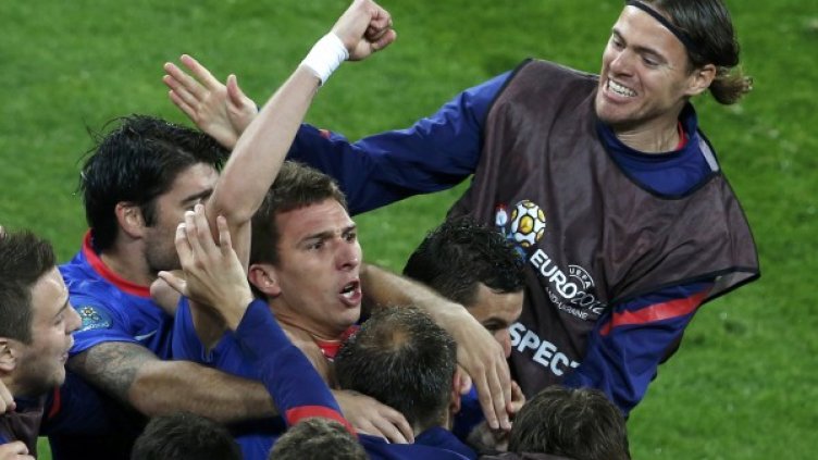 Играчите на Хърватия ликуват след гола на Манджукич. Снимка: Reuters