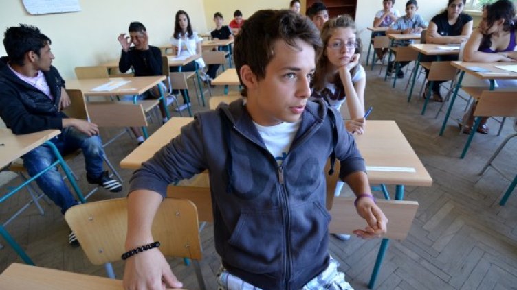 Математиката повече е изпотила седмокласниците. Снимка: Impact Press Group