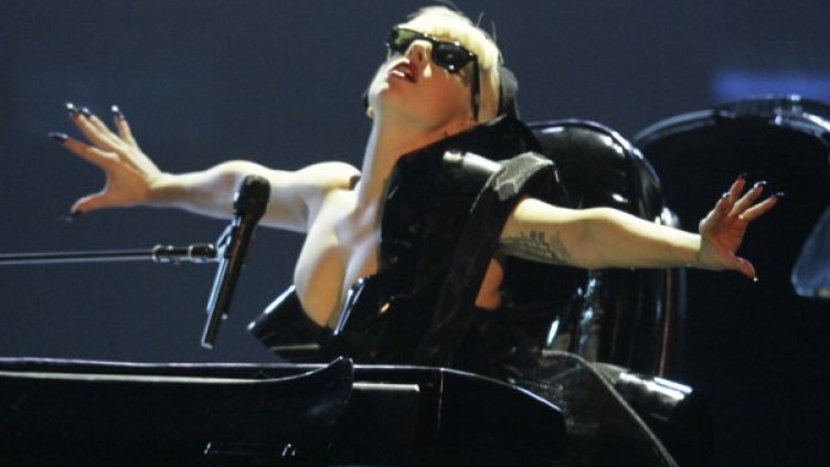 За радост, Лейди Гага няма да отлага концерти след инцидента. Снимка: Reuters