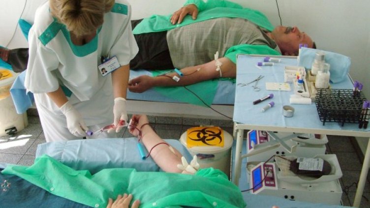 Броят на кръводарителите у нас за миналата година е 165 255 души. Снимка: Булфото