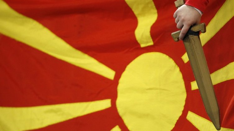 На Христо Стоичков едва ли някой ще попречи да поднесе цветя на гроба на Гоце Делчев в Скопие. Снимка: архив, Reuters