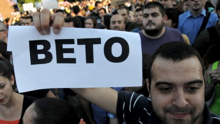 Плевнелиев изпълни исканията на протестиращите. Снимка: Булфото