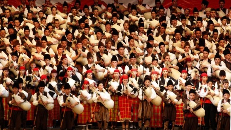 На 16 май в НДК свириха за рекорд 333-ма гайдари. Снимка: Булфото