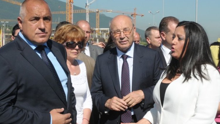 Лиляна Павлова често реже ленти с премиера Борисов. Снимка: БТА