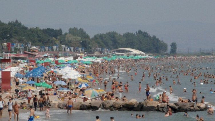 Продажбата на всякакви хранителни продукти по плажовете е незаконна. Снимка: Булфото