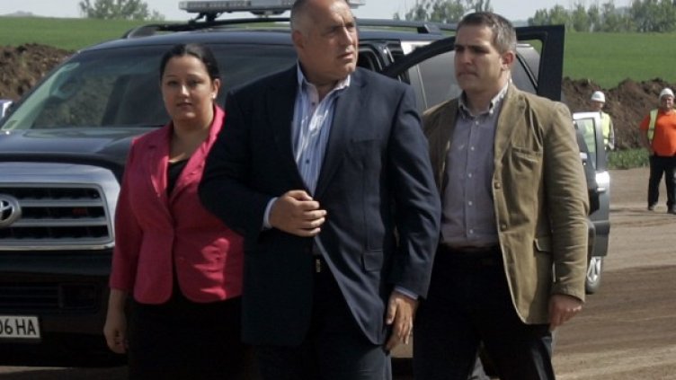 Борисов дава указания как ГЕРБ да си измери магистралите. Снимка: БТА