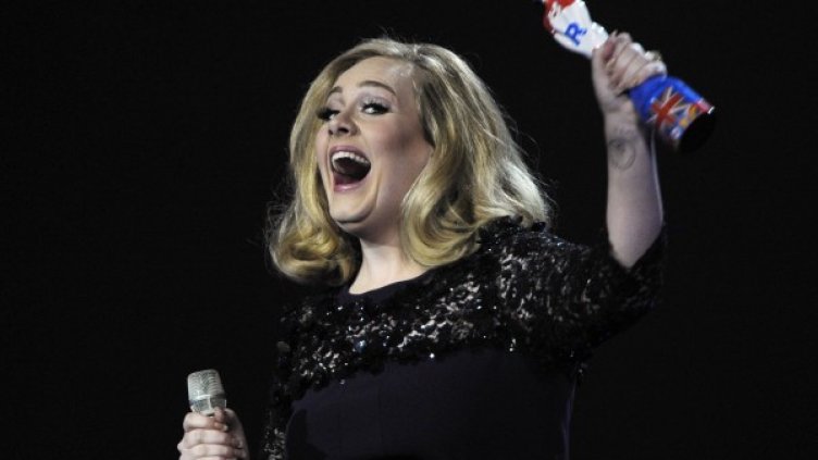 Малката Шарлот се усмихнала, когато чула любимата си песен, Снимка: Reuters