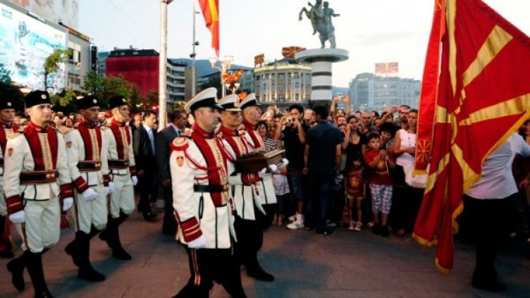 Македонски гвардейци на откриването на паметника на Александър Македонски в Скопие. Снимка: архив, Reuters