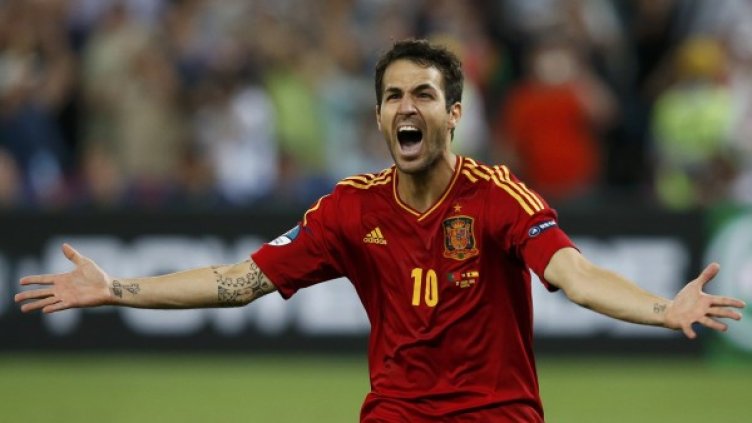 Сеск Фабрегас ликува след решителната дузпа срещу Португалия. Снимка: Reuters