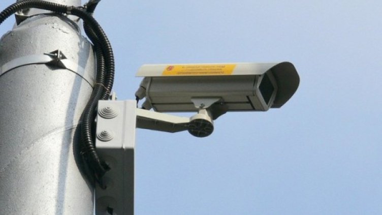 Камера ще лови нарушителите на улица "202". Снимка: Булфото