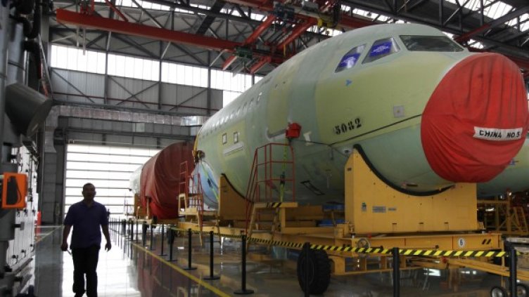 Момент от ежедневните операции в завода на Airbus в китайския град Тиендзин. Снимка: Ройтерс
