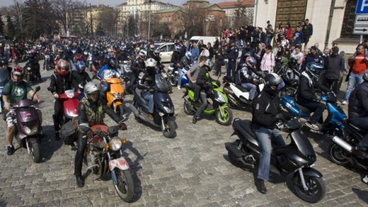 Мотористите отново ще могат да карат по "Цариградско шосе". Снимка: Булфото