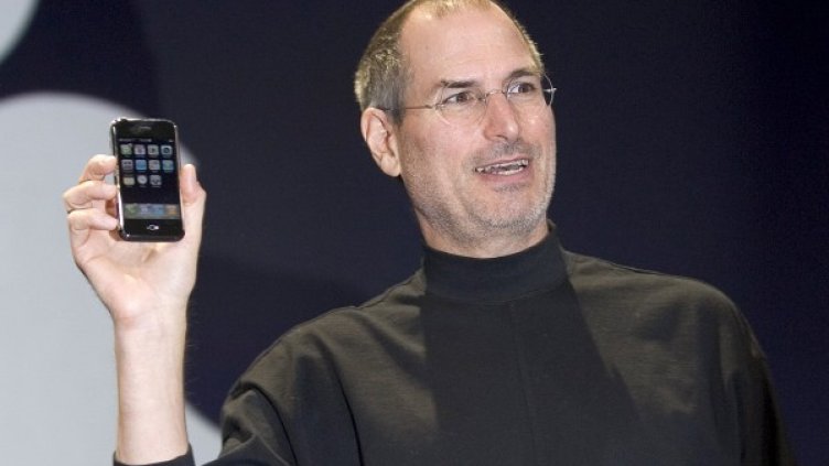 Стив Джобс представя първия iPhone. Снимка: Getty Images News