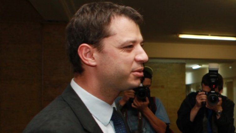 Добрев избяга от журналистите. Снимка: Impact Press Group