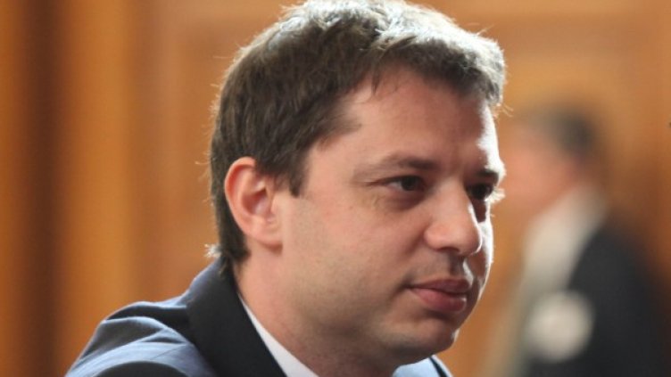 Добрев се върна в парламента да отговаря на въпроси. Снимка: Impact Press Group