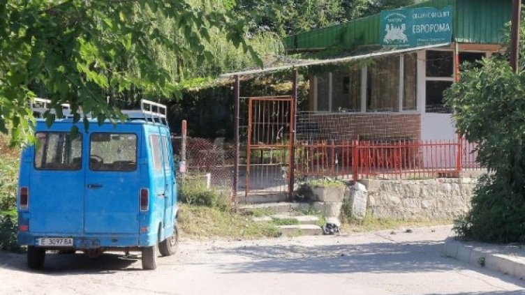 Офисът на "Евророма", където вчера гръмна бомбата. Снимка: Булфото