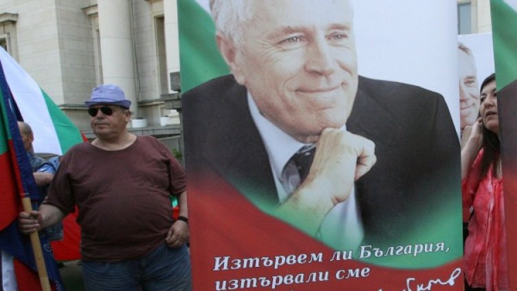 Стотина души почетоха паметта на Хайтов. Снимка: БТА