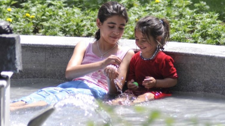 Повече фонтани в София ще светя цветно, засега цвят дават предимно смугли столичани с гореща кръв. Снимка: Булфото