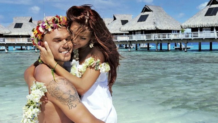 Валери и Николета хвърлили пъпчето на дъщеричката във водите на Бора Бора. Снимка: &bdquo;LOVE style&rdquo;