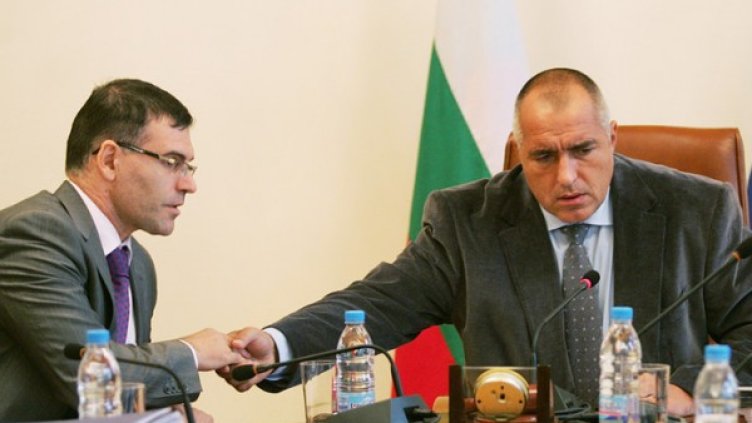 Дянков получава поздравления от премиера. Снимка: БТА