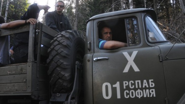 Борисов оглежда района на пожара. Снимка: БТА