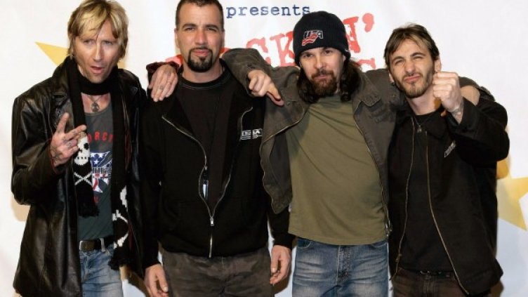 Заради отпадането на Godsmack разочарованите фенове ще влизат по двама с билет. Снимка: Reuters
