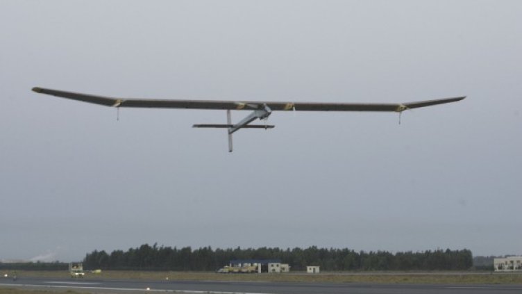 Solar Impulse при излитането му от Рабат. Снимка: Ройтерс