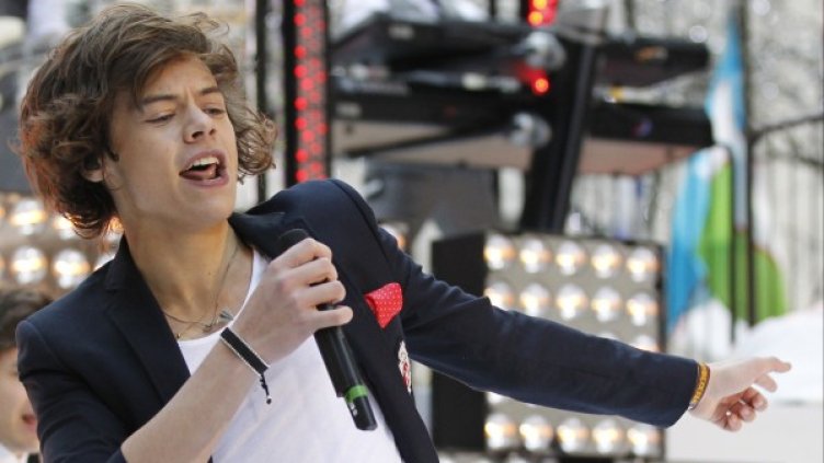 Хари Стайлс е с по-стилна прическа от Джъстин Бийбър, смятат на Острова. Снимка: Reuters