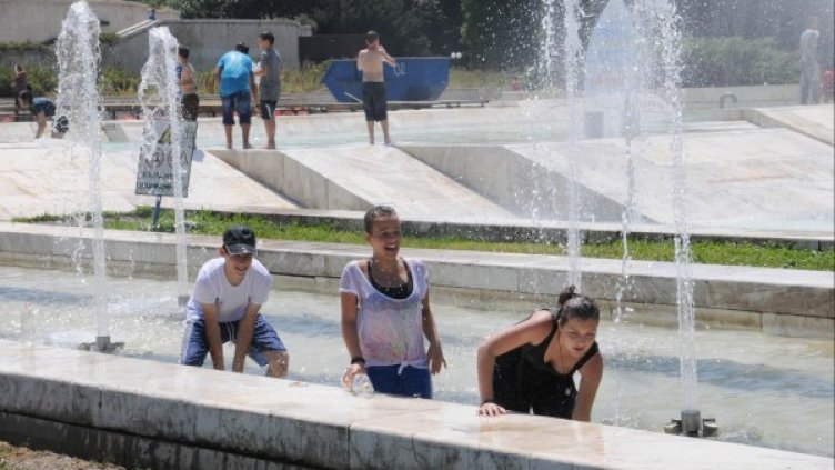 Жегата продължава. Снимка: Булфото