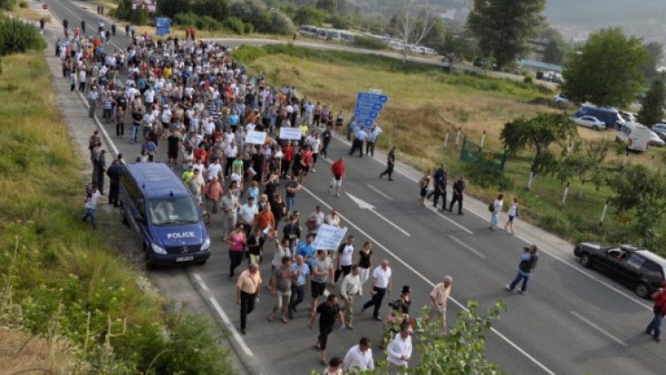 500 души протестираха срещу спрените промени в Закона за горите. Снимка: БТА