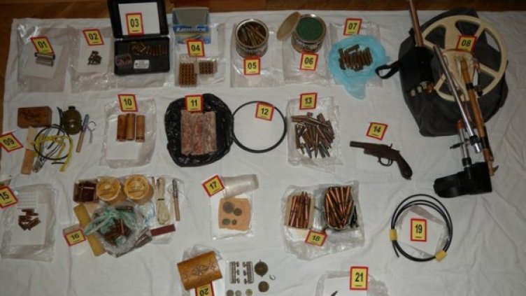 Иззетият арсенал. Снимка: МВР