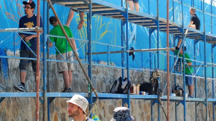 Майсторите на графити за втора поредна година ще разкрасяват коритото на Перловската река. Снимка: БТА