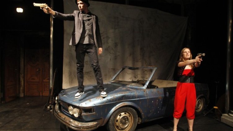 Актьори припомнят култова сцена от филма "Бони и Клайд" във Виена. Снимка: Reuters