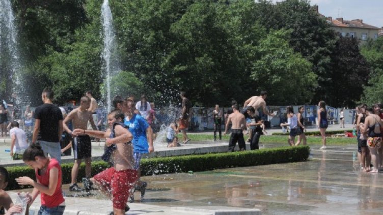 Температурите днес на много места в страната ще скочат над 40 градуса. Снимка: Булфото