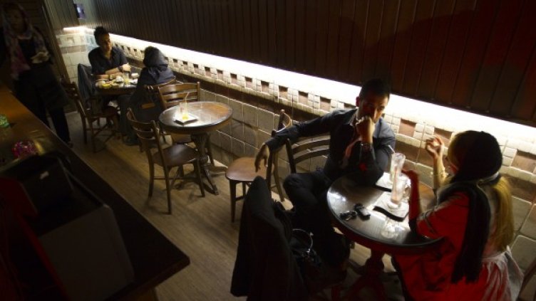 Нравствената полиция затвори десетки ресторанит и кафенета в Техеран. Снимка: архив, Reuters