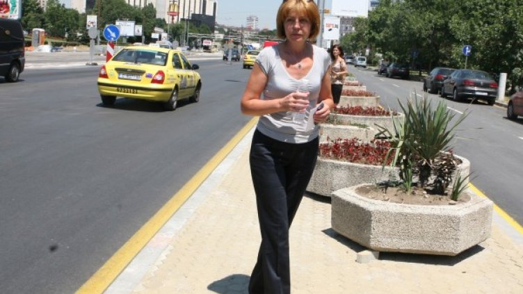 Столичният кмет Йорданка Фандъкова мечтае да успее да отпуши София от автомобилния трафик. Снимка: БТА, архив