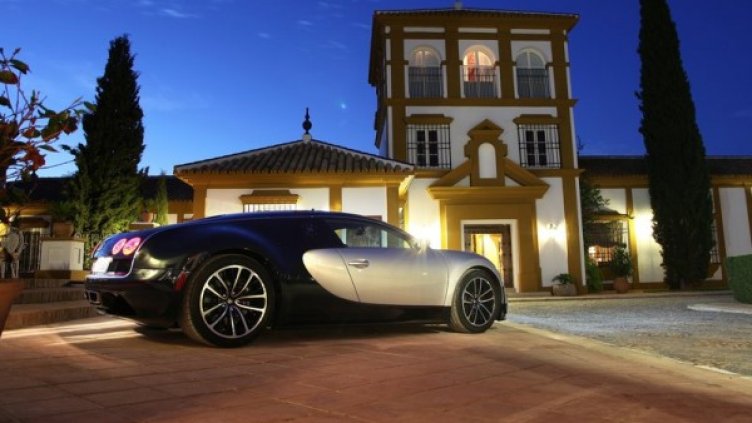 Bugatti Veyron Super Sport - едно от бижутата на Роналдо. Снимка: AutoMedia.bg