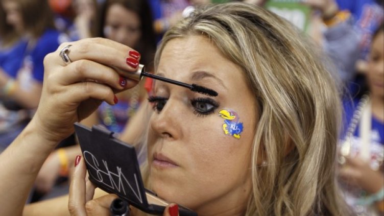 Британките се гримират средно по 91 часа годишно. Снимка: архив, Reuters