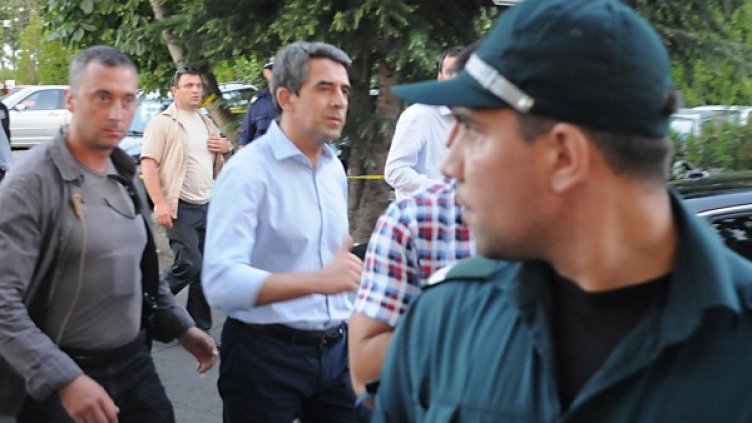 Президентът се запозна на място с трагедията. Снимка: Булфото