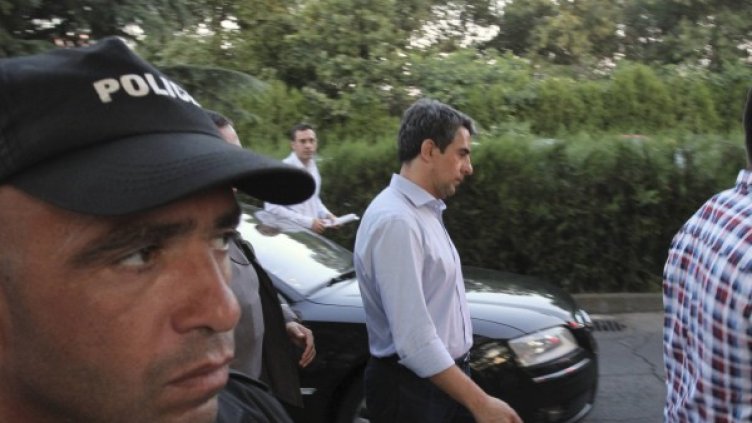 Росен Плевнелиев пристигна в Бургас след взрива. Снимка: БТА