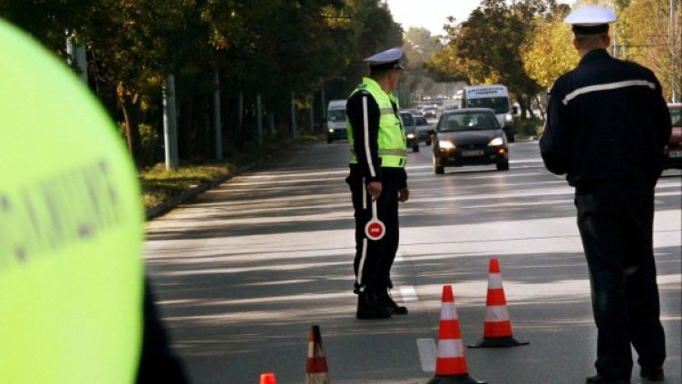 Депутатите решиха да караме с фарове през цялата година. Снимка: Булфото