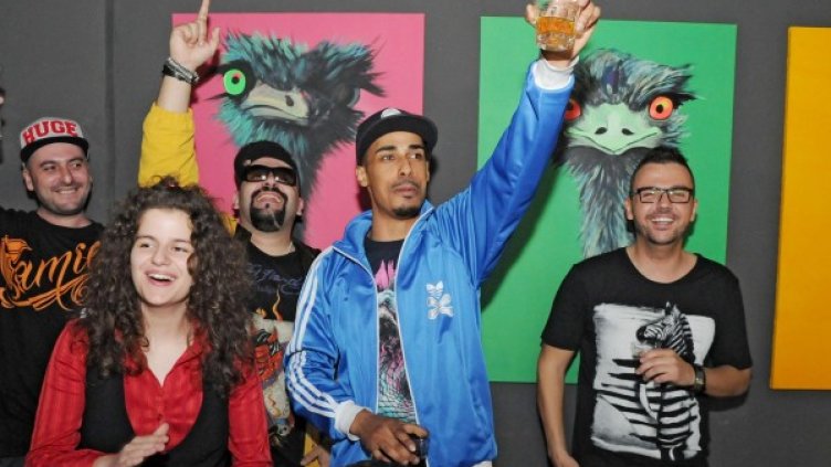 Печенката и Бобо също ще вдигат наздравици за Графа. Снимка: Булфото