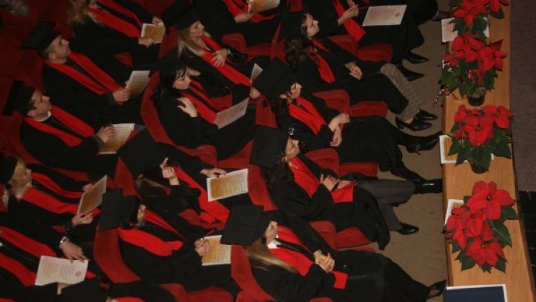 Много млади лекари напускат България. Снимка: Булфото